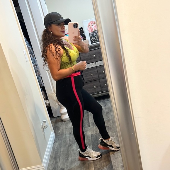 ❤️Pink VS Yoga Pants Leggings with strings - Picture 2 of 11